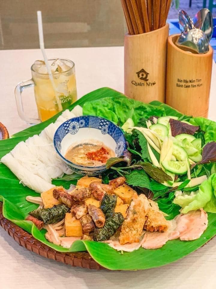 Bún đậu hải sản quán nhỏ
